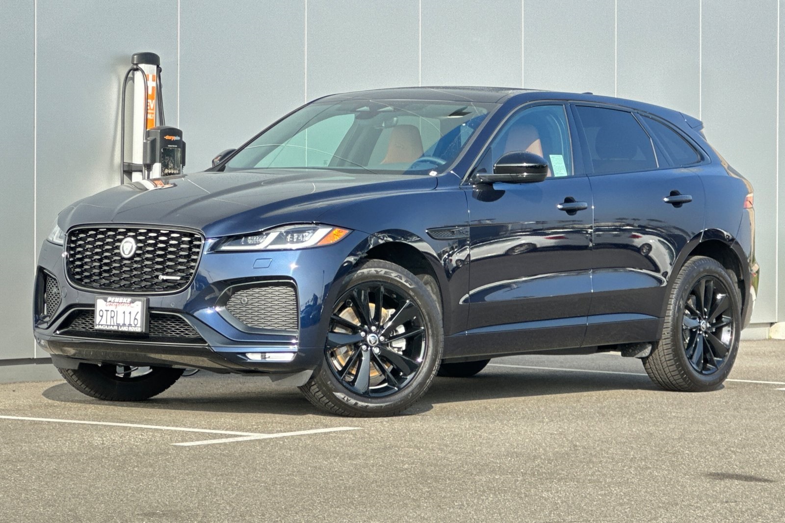 2025 Jaguar F-PACE R-Dynamic S's photo