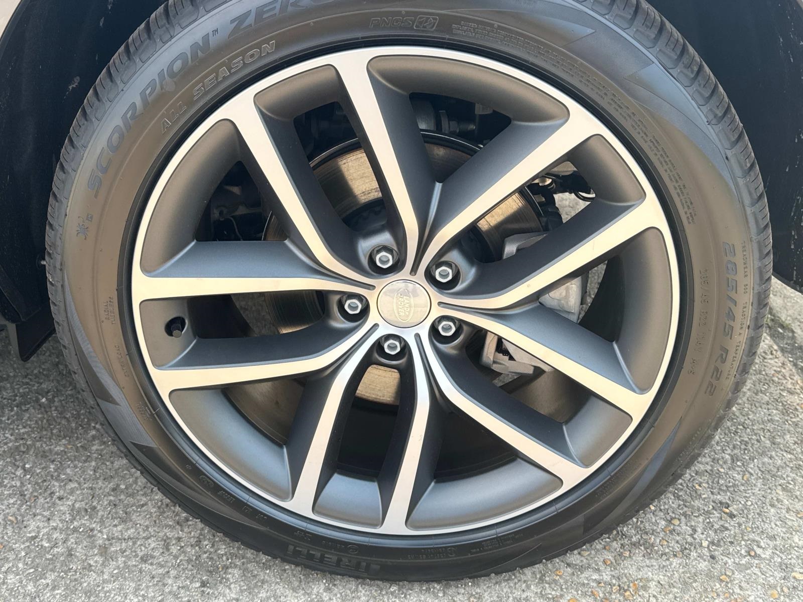 2025 Land Rover Range Rover SE photo 4