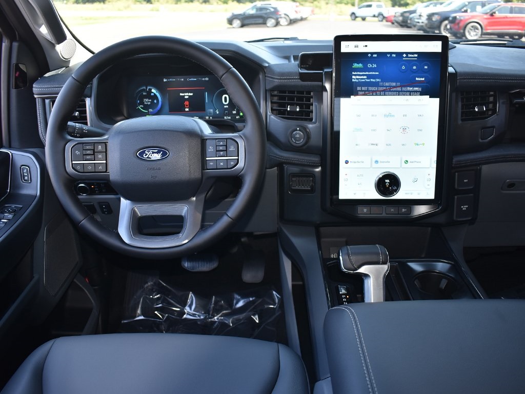 2025 Ford F-150 Lightning XLT photo 18