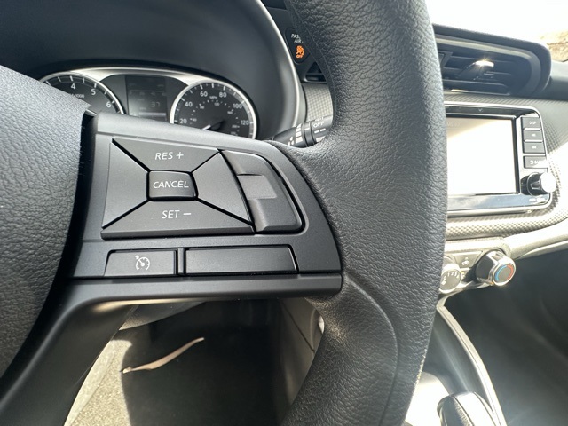2025 Nissan Kicks Play S photo 11