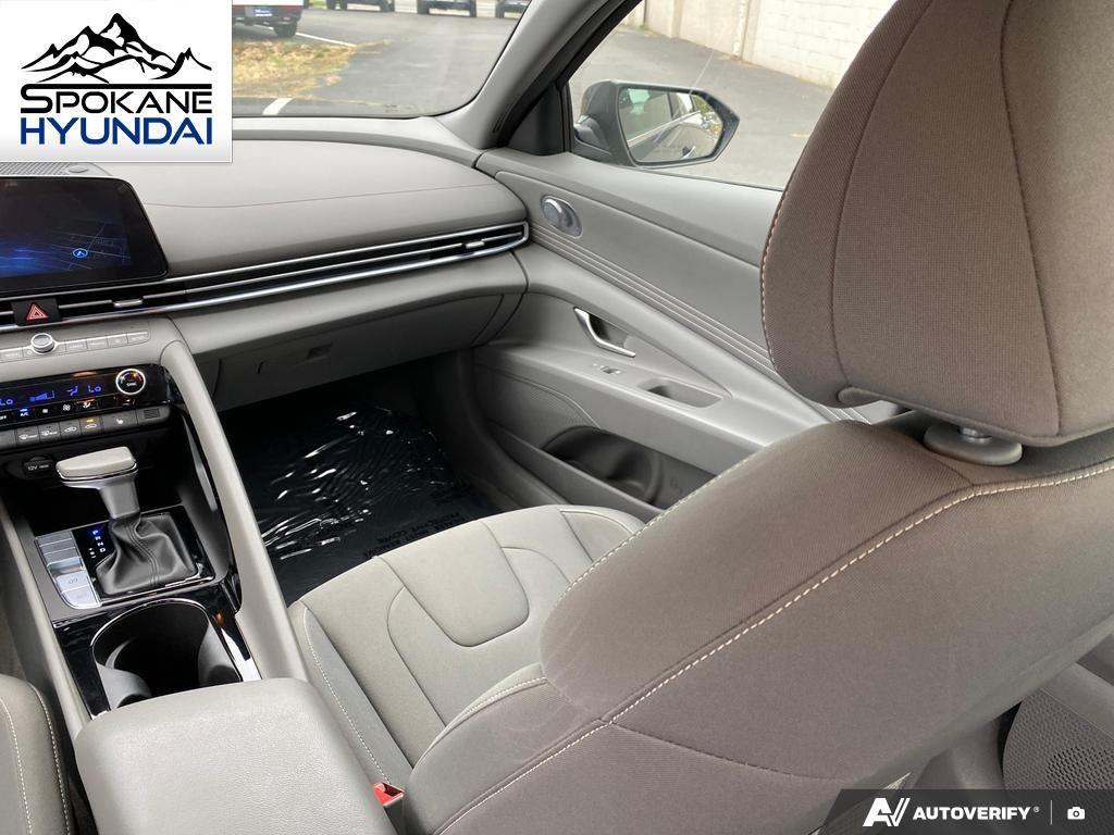 2024 Hyundai Elantra SEL Convenience photo 22