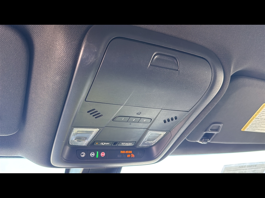 2020 Chevrolet Blazer 2LT photo 2