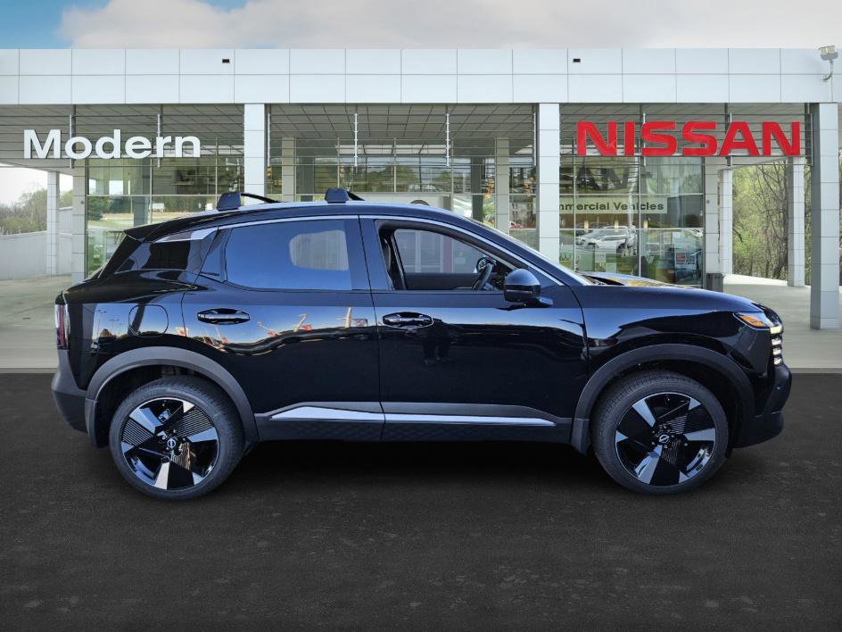 2026 Nissan Kicks SR photo 3