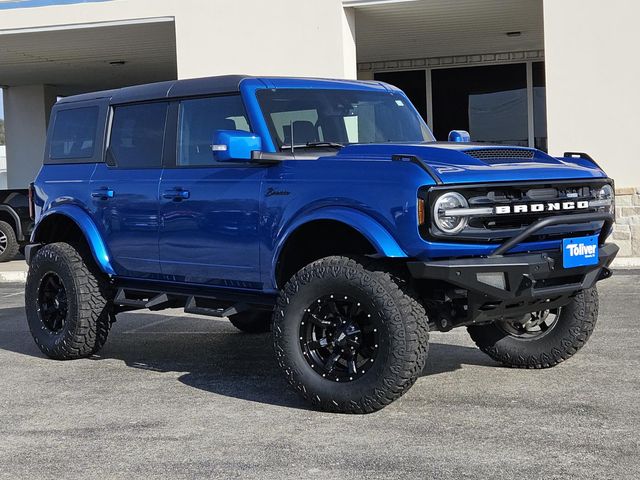 2022 Ford Bronco Outer Banks photo 2