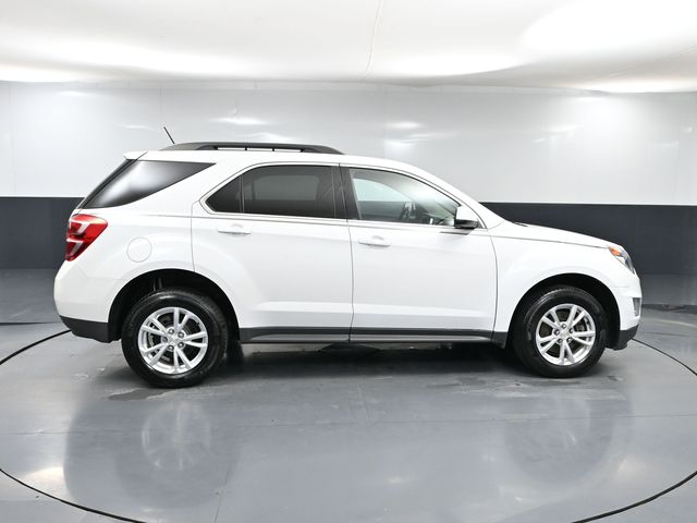 2017 Chevrolet Equinox LT photo 2