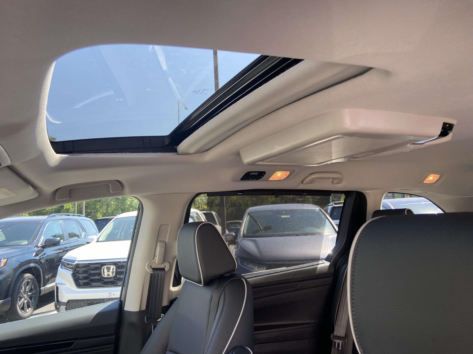 2026 Honda Odyssey Touring photo 5