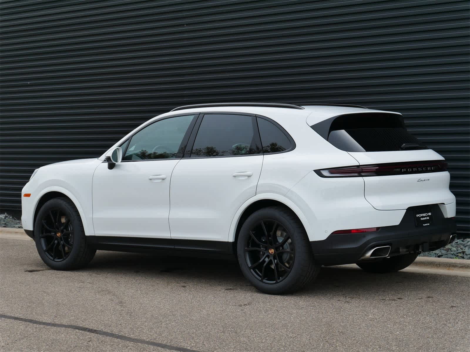 2026 Porsche Cayenne photo 2