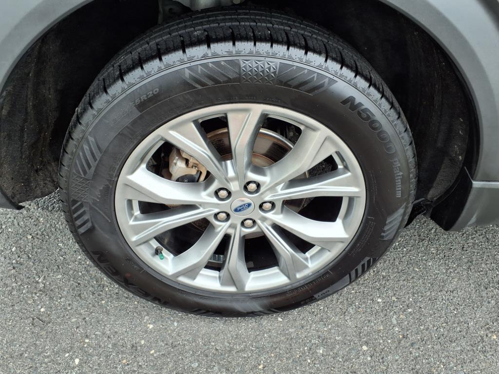 2022 Ford Explorer Limited photo 18