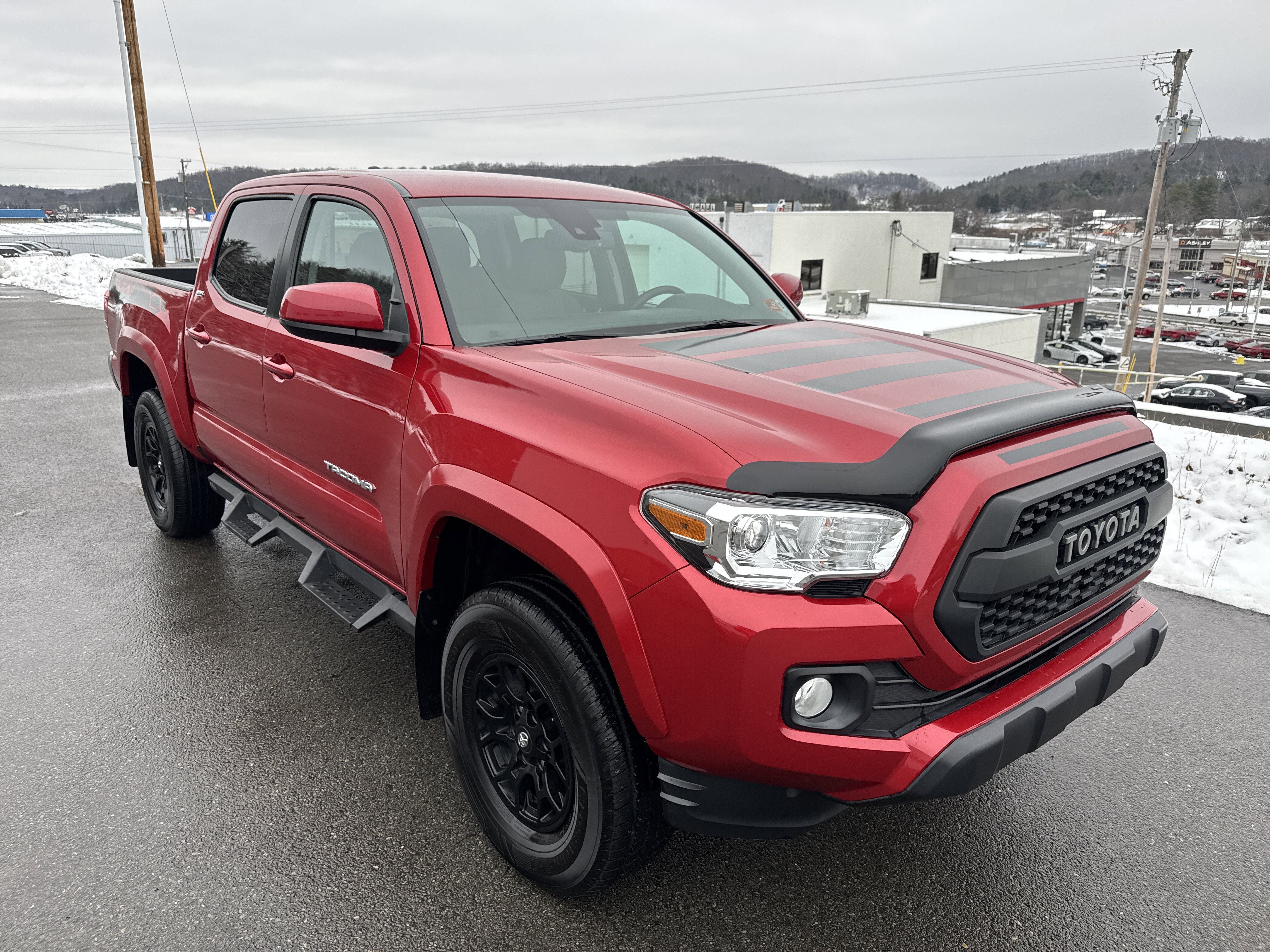2022 Toyota Tacoma SR5's photo