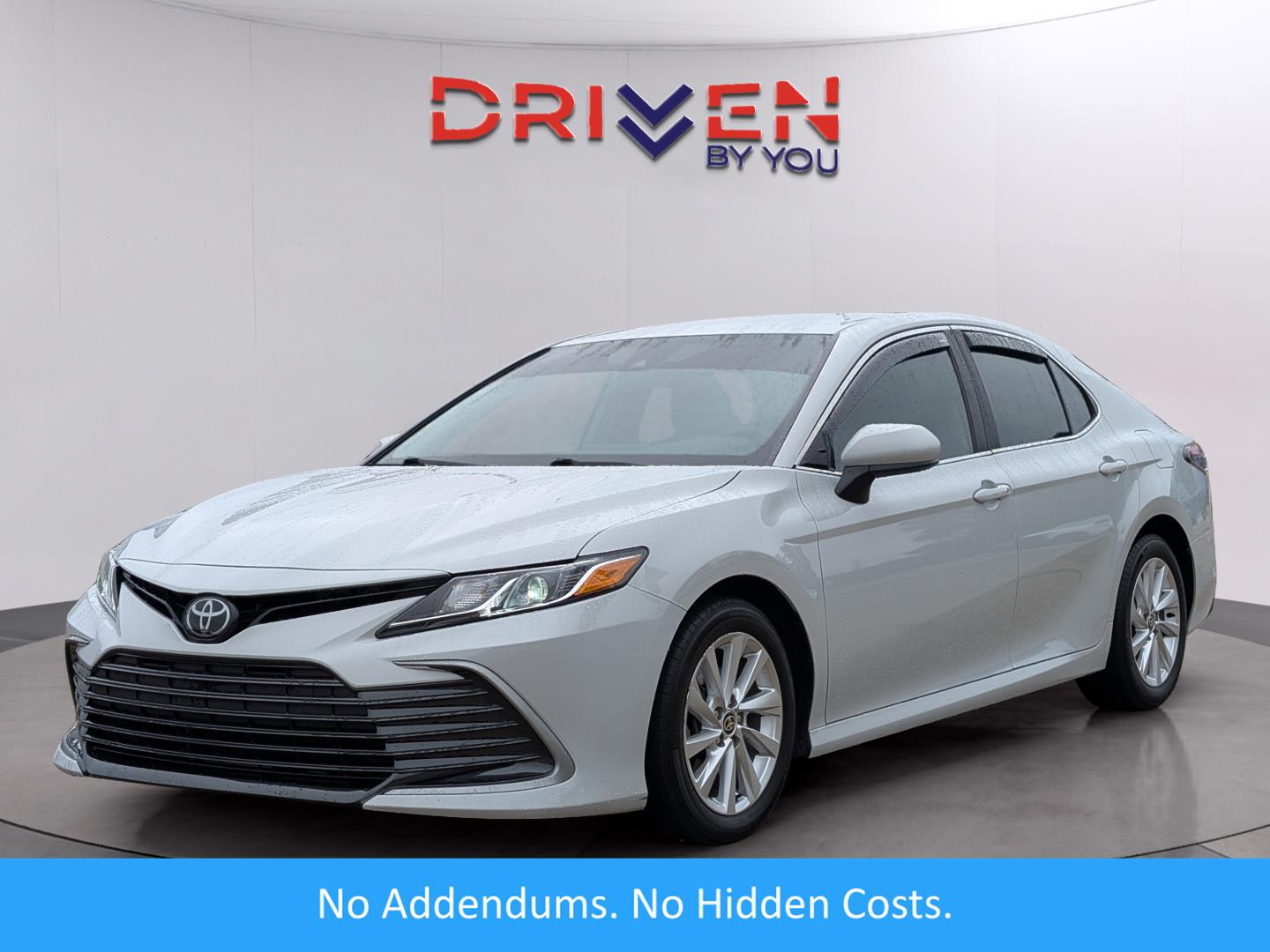 2023 Toyota Camry LE's photo