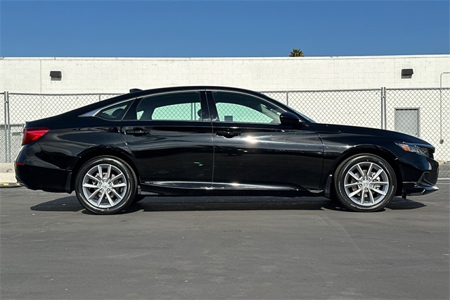 2022 Honda Accord LX photo 4