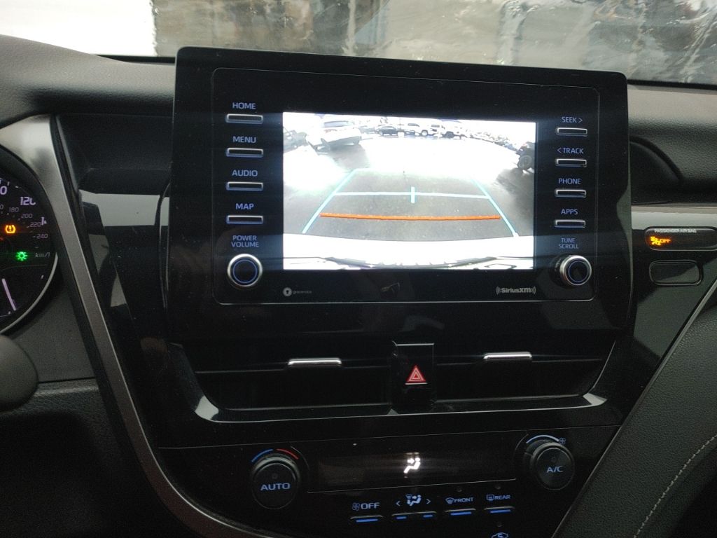2021 Toyota Camry SE photo 18