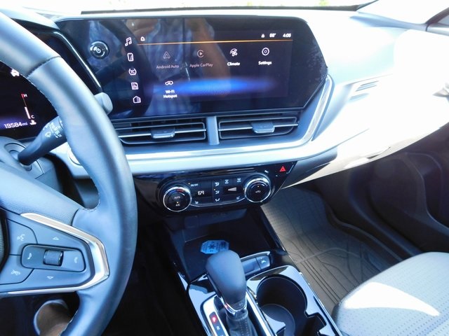 2024 Chevrolet Trax LT photo 28