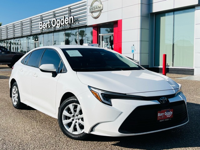 2024 Toyota Corolla LE's photo