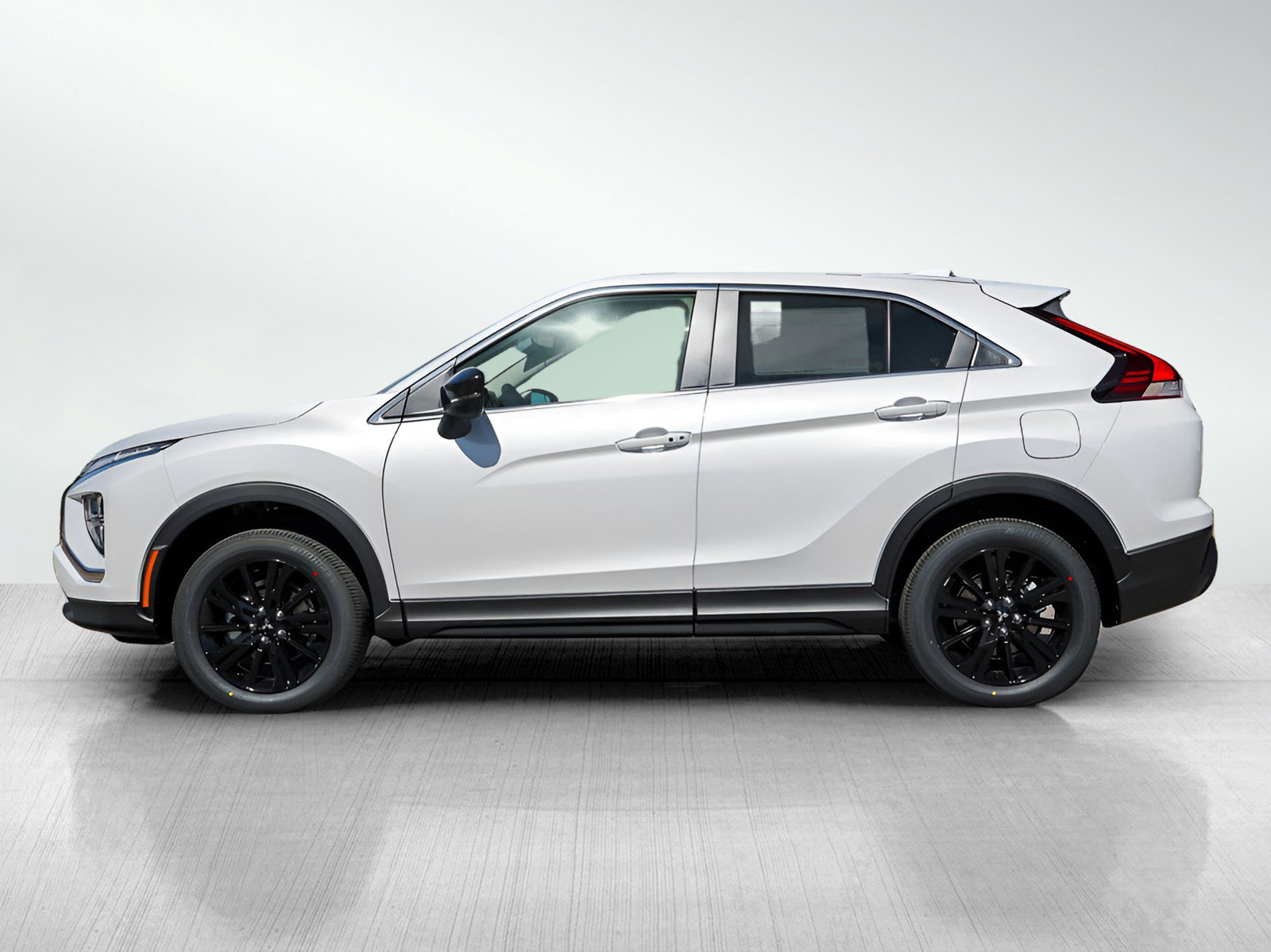 2025 Mitsubishi Eclipse Cross LE photo 3