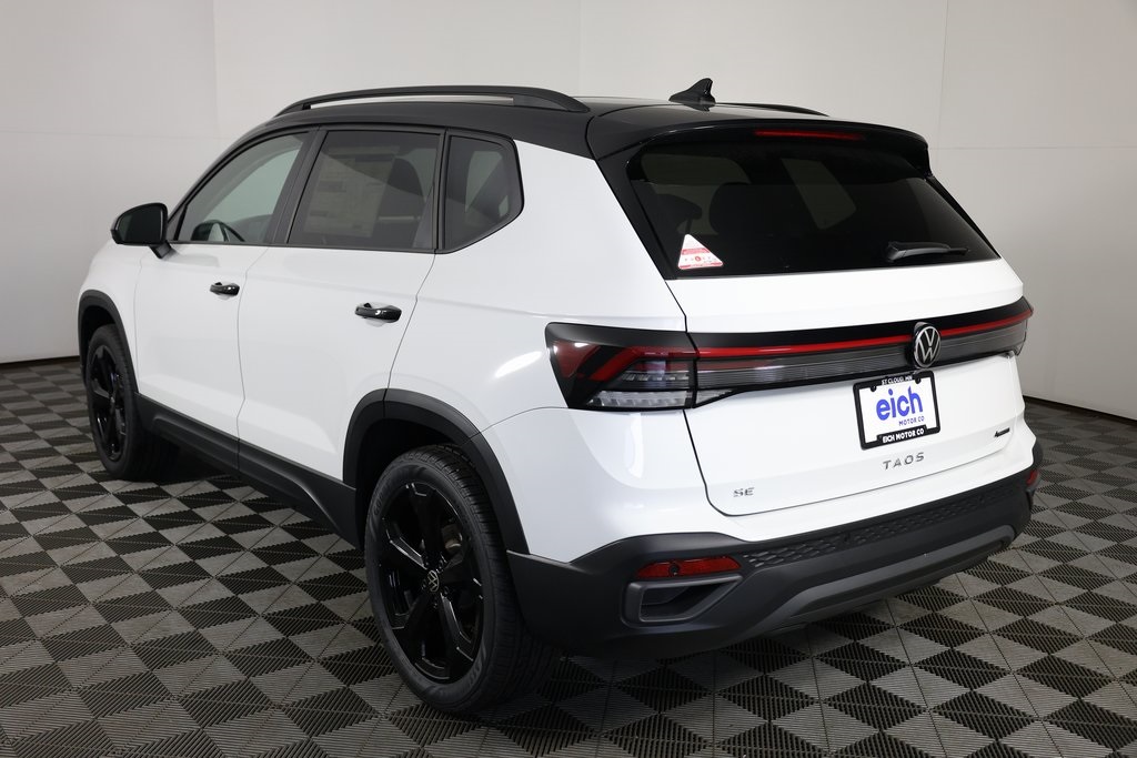 2025 Volkswagen Taos SE photo 4