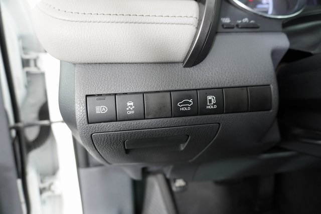 2020 Toyota Camry LE photo 22