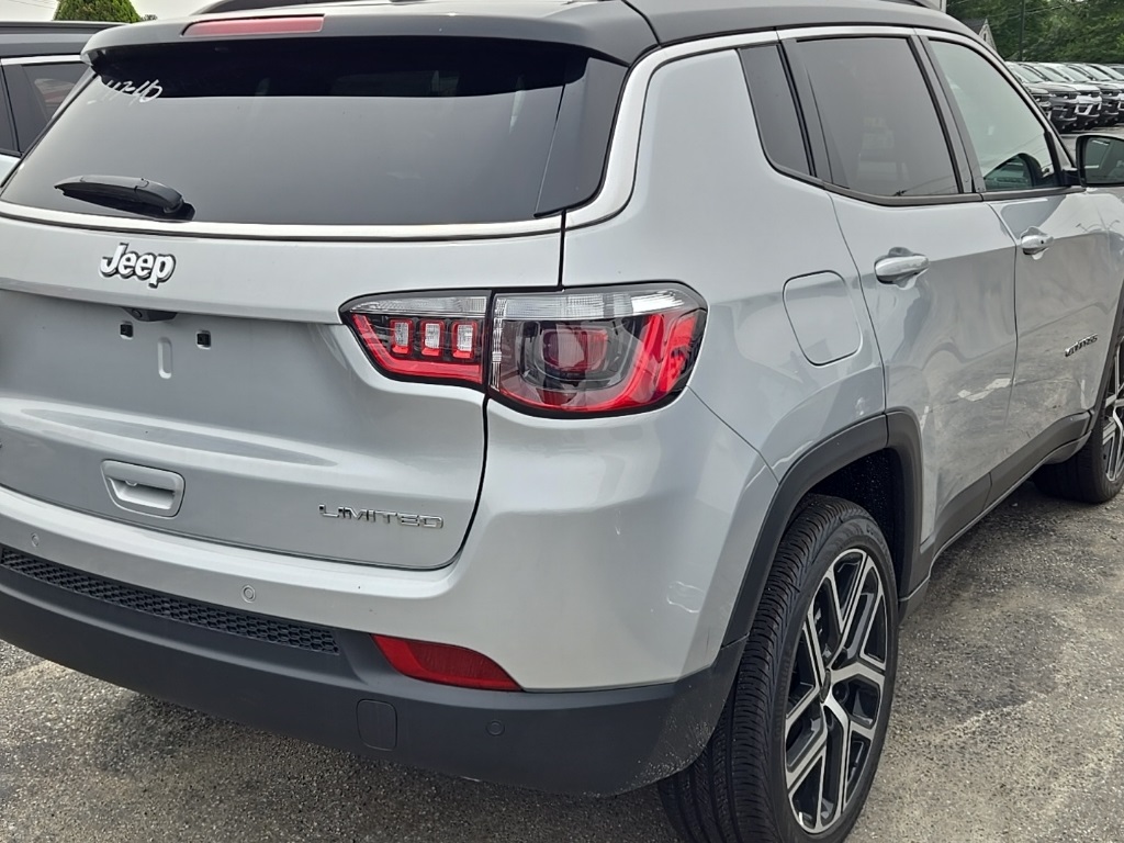 2025 Jeep Compass Limited photo 4