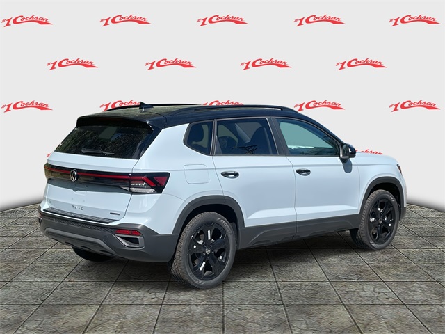 2025 Volkswagen Taos SE photo 3