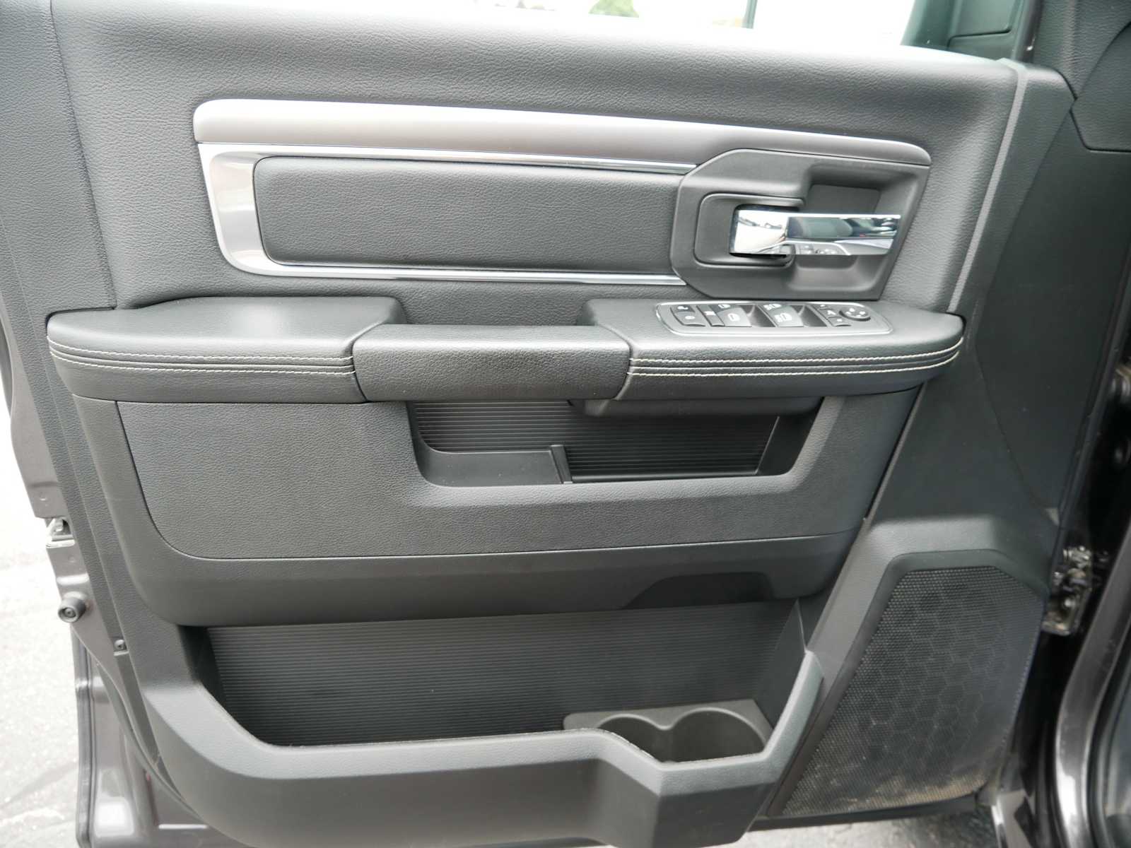2022 Ram 1500 Classic Warlock photo 13