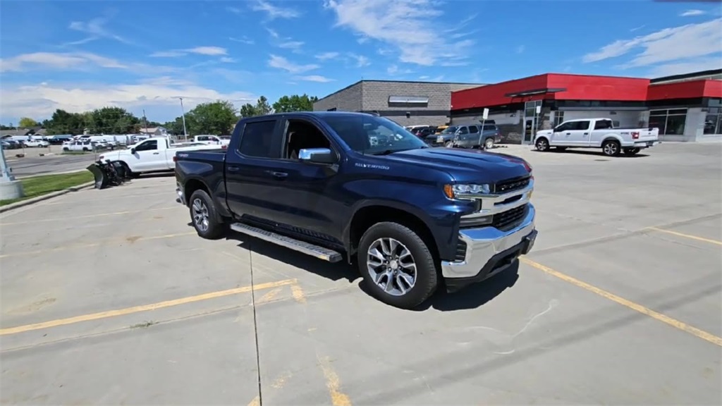 2022 Chevrolet Silverado 1500 LT photo 2