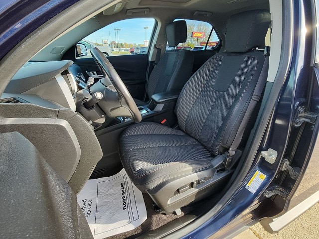 2016 Chevrolet Equinox LT photo 2