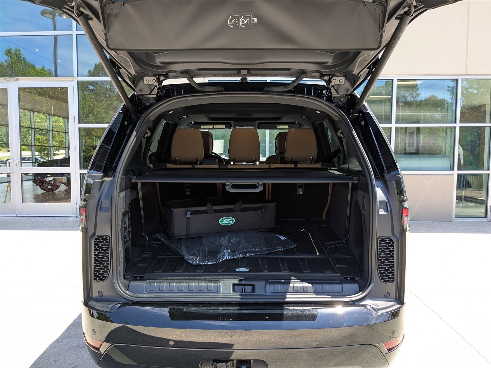 2025 Land Rover Discovery SE photo 26