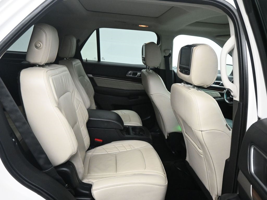 2017 Ford Explorer Platinum photo 10
