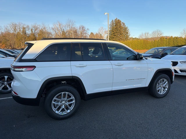 2025 Jeep Grand Cherokee Laredo X photo 3