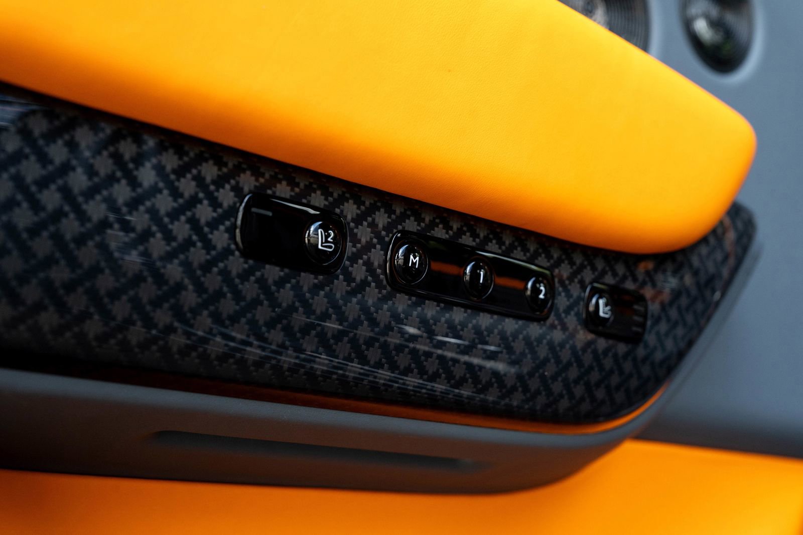 2025 Rolls Royce Cullinan Black Badge photo 14