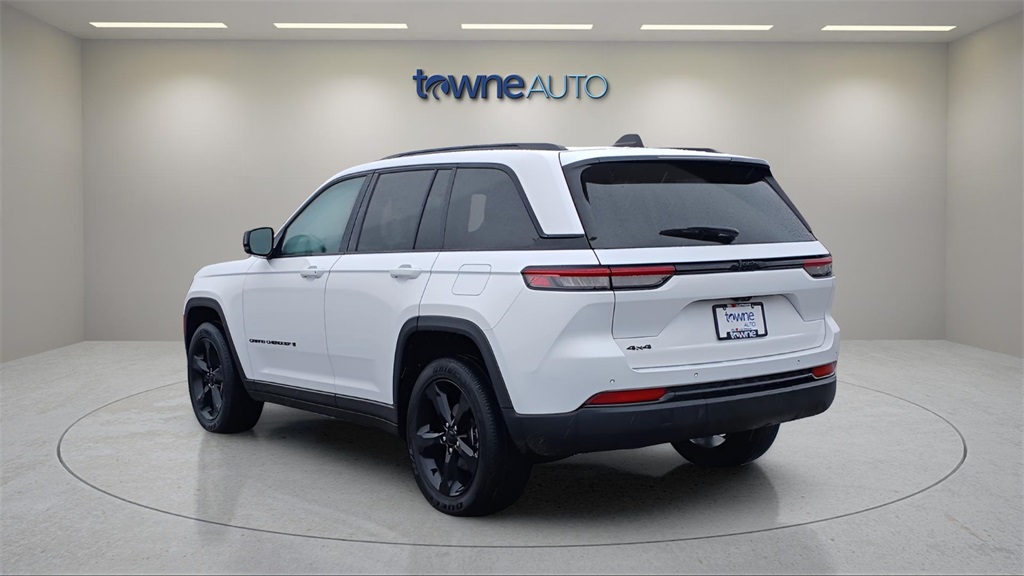 2023 Jeep Grand Cherokee Altitude photo 3