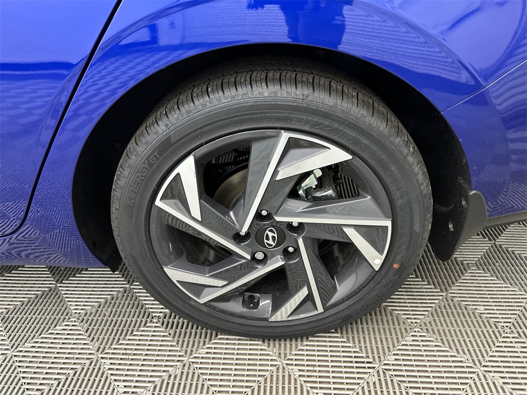 2025 Hyundai Elantra SEL Convenience photo 18