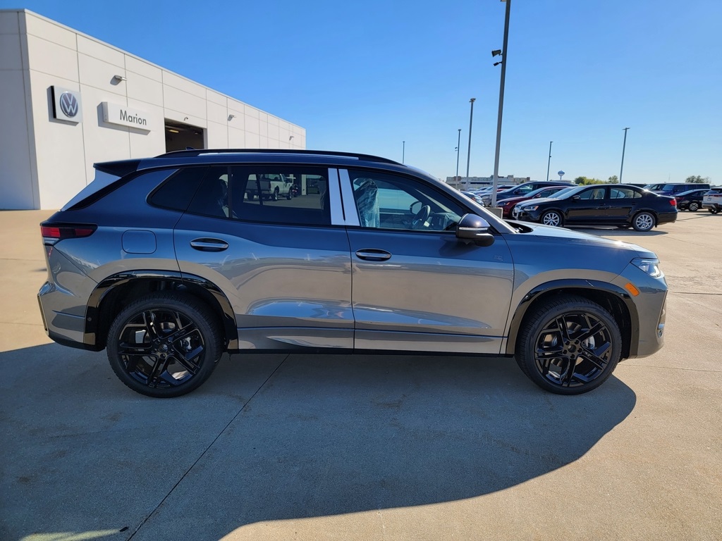 2025 Volkswagen Tiguan SE R-Line Black photo 2