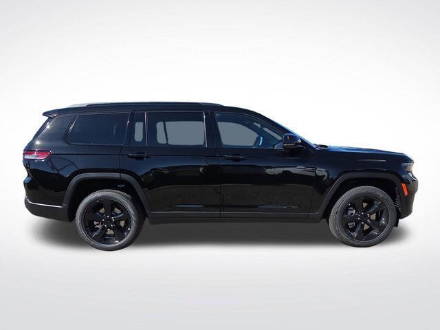 2025 Jeep Grand Cherokee Limited photo 2