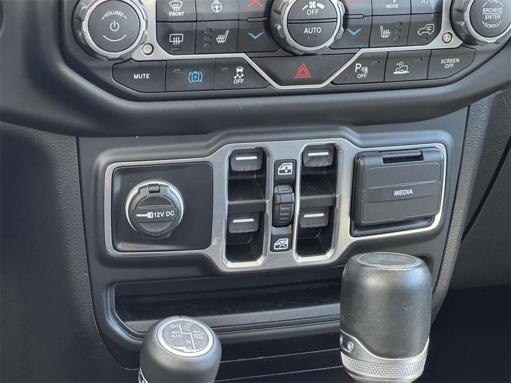 2022 Jeep Wrangler Unlimited Sahara High Altitude 4xe photo 19