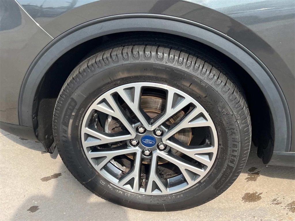 2020 Ford Escape SEL photo 23