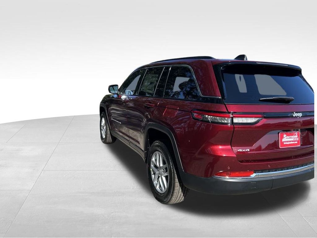 2025 Jeep Grand Cherokee Laredo X photo 4
