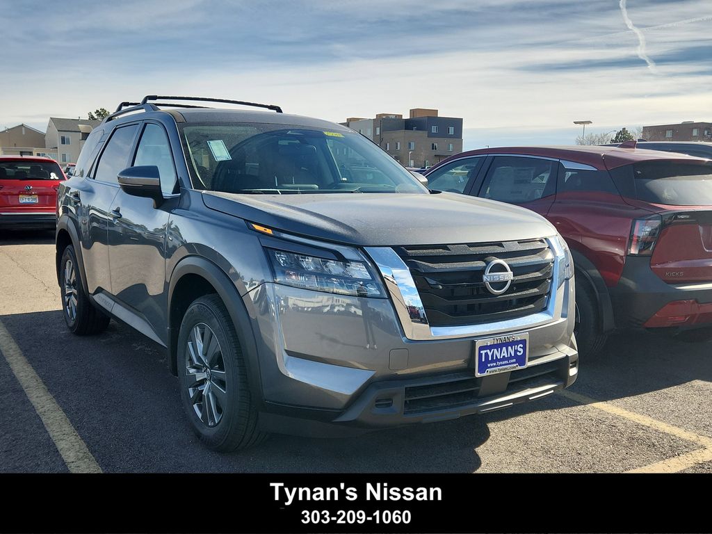 2025 Nissan Pathfinder SV's photo
