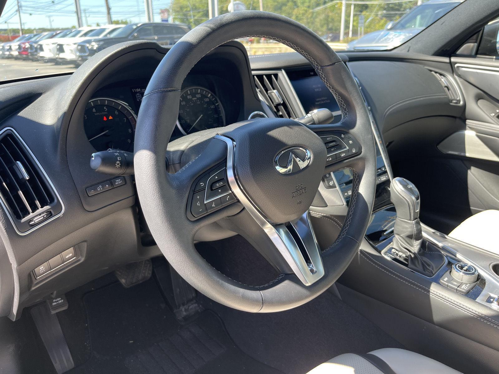 2022 Infiniti Q60 Luxe photo 11