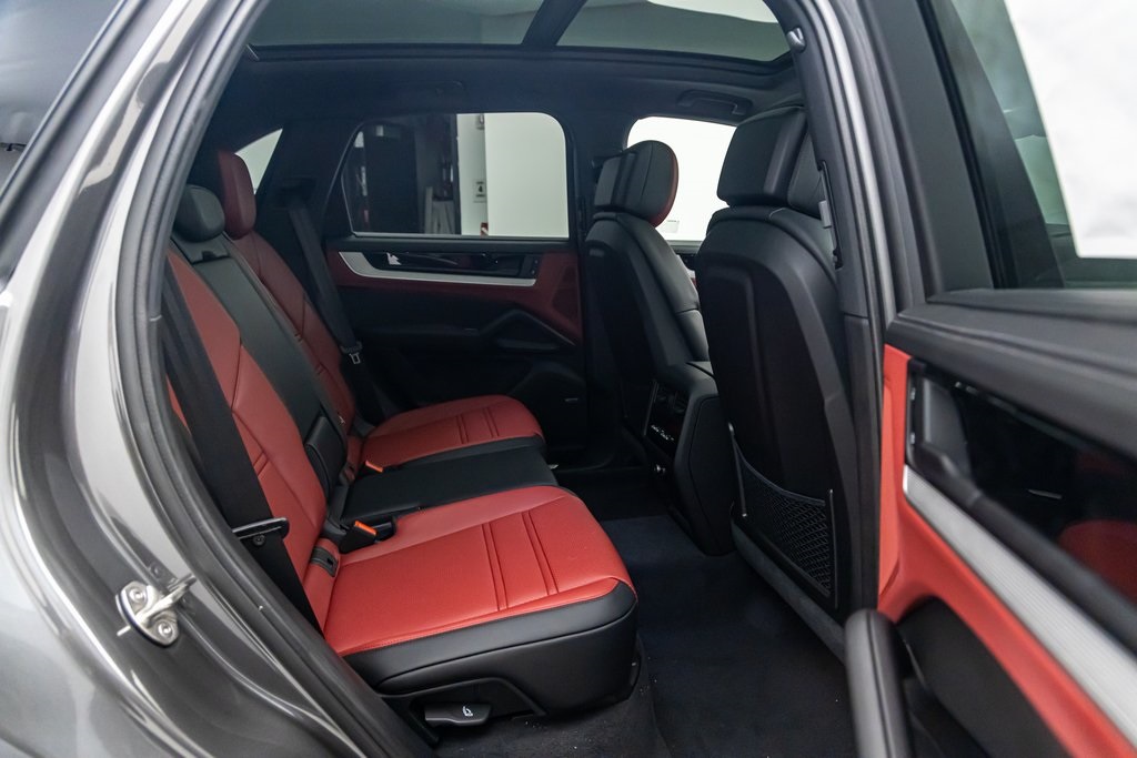 2024 Porsche Cayenne S photo 23