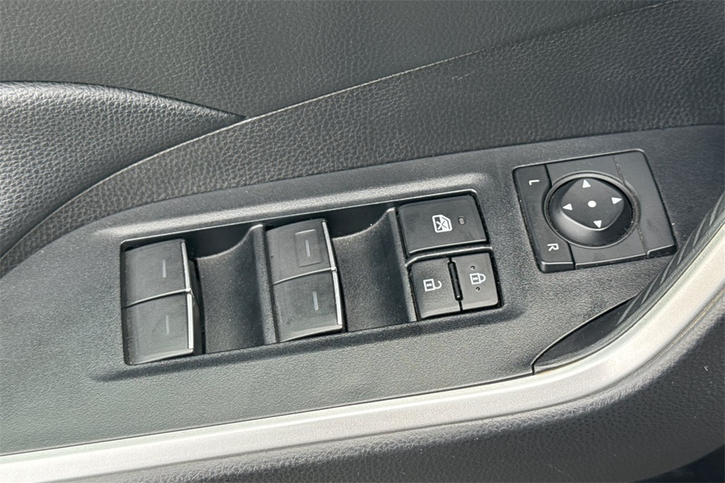 2022 Toyota RAV4 Hybrid SE photo 13