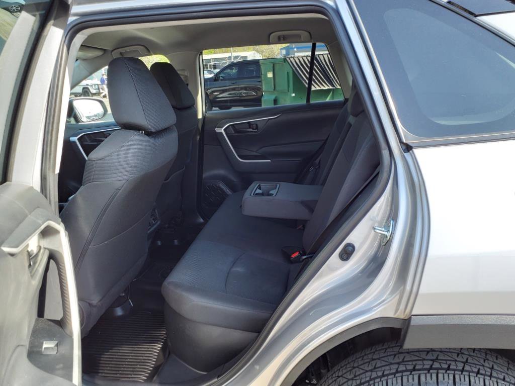 2022 Toyota RAV4 Hybrid LE photo 11