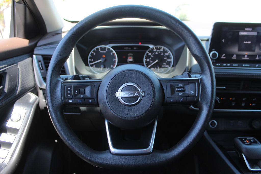 2023 Nissan Rogue S photo 13