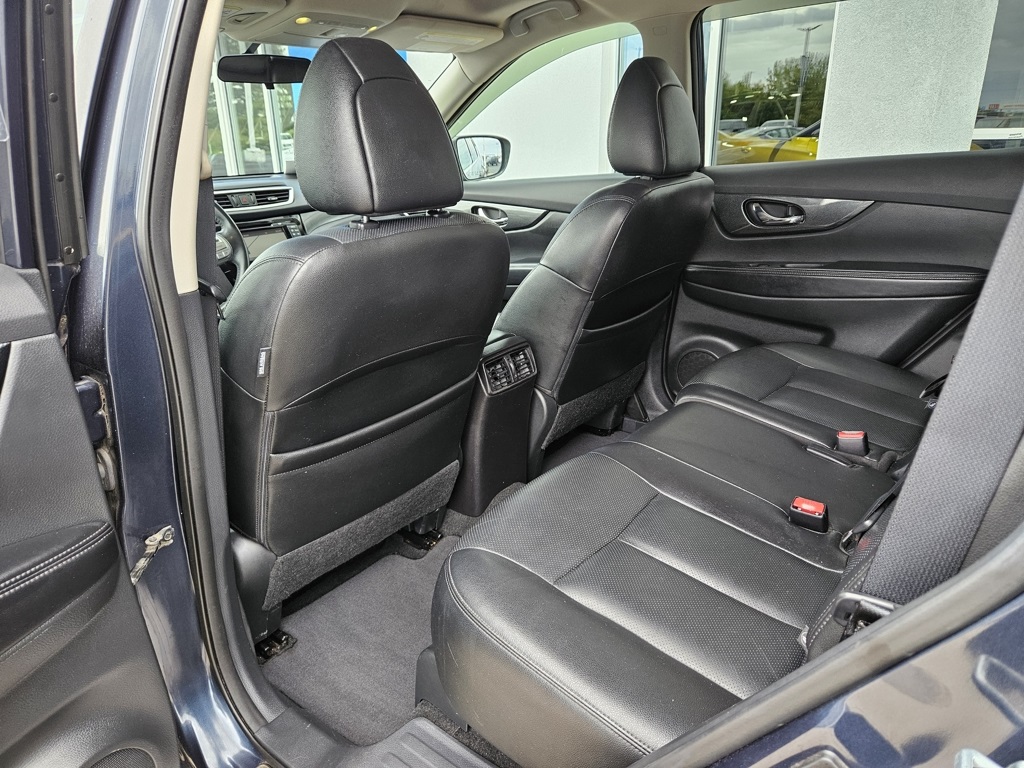2016 Nissan Rogue SL photo 14