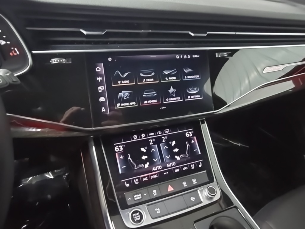 2023 Audi Q7 55 Premium Plus photo 25