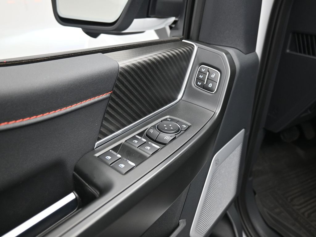 2025 Ford F-150 Raptor photo 8