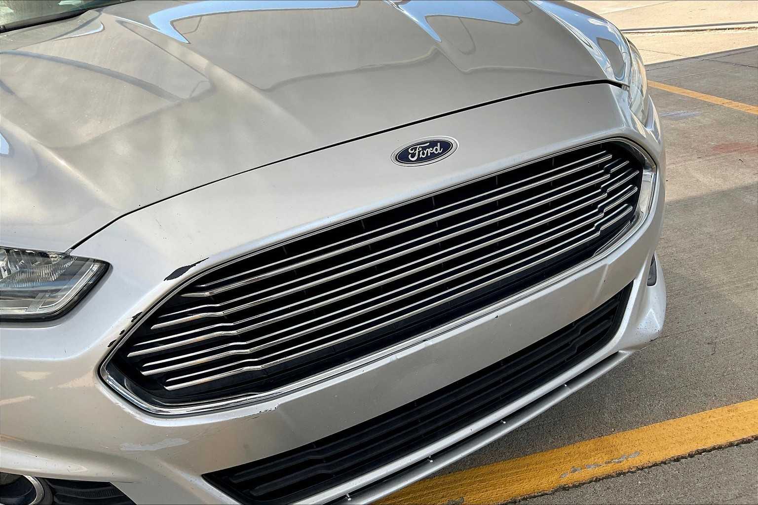 2014 Ford Fusion SE Hybrid photo 29