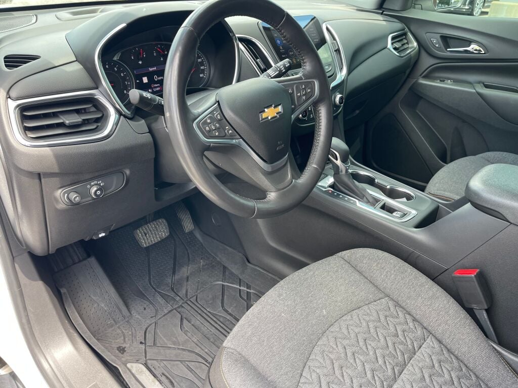 2022 Chevrolet Equinox LT photo 9