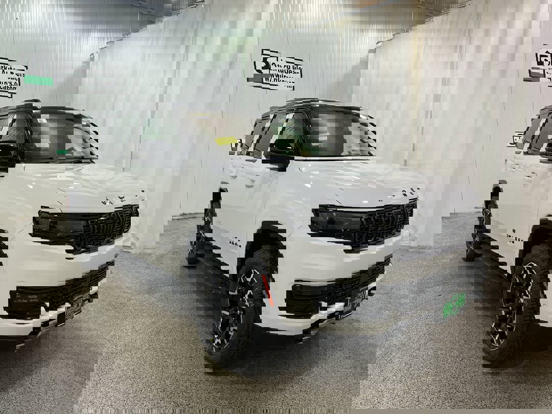 2025 Jeep Wagoneer Series II's photo