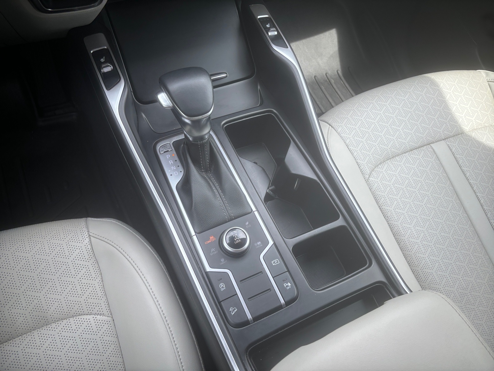 2022 Kia Sorento S photo 24